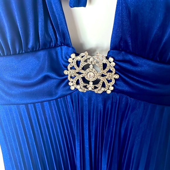 Cache dress. - Picture 2 of 6